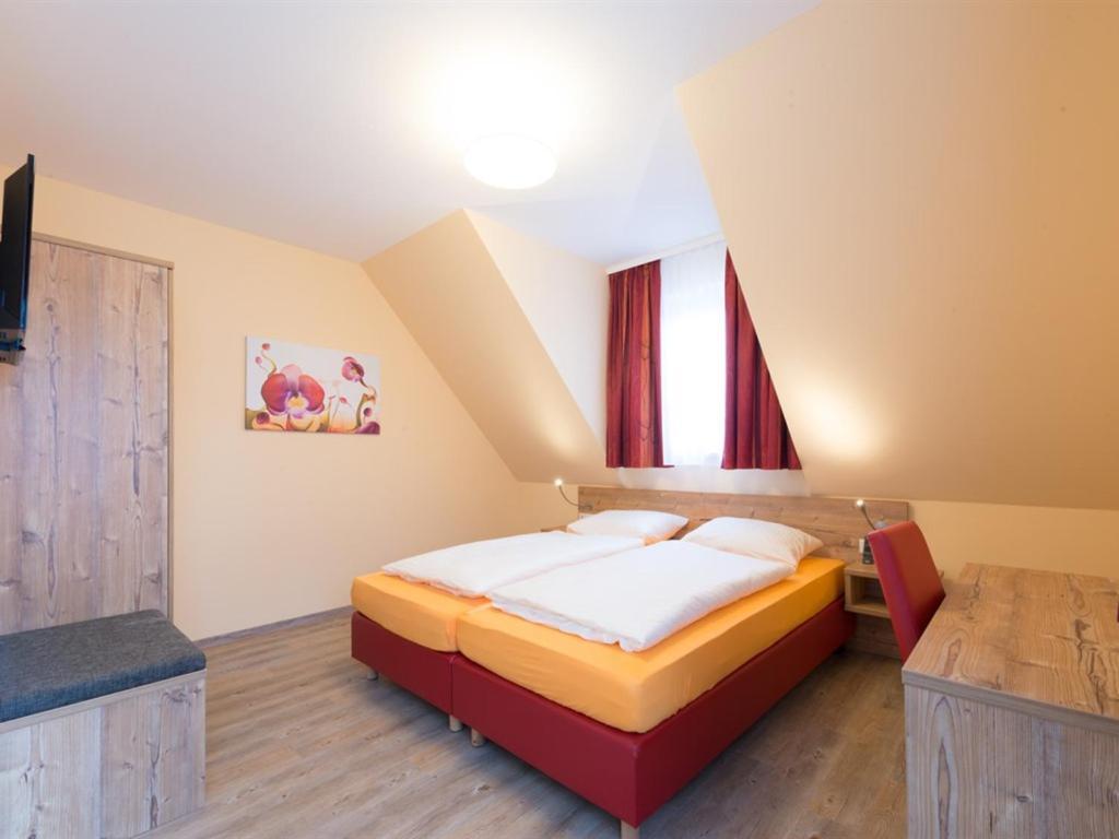 Landgasthof Schwarzes Ross Ansbach Buitenkant foto